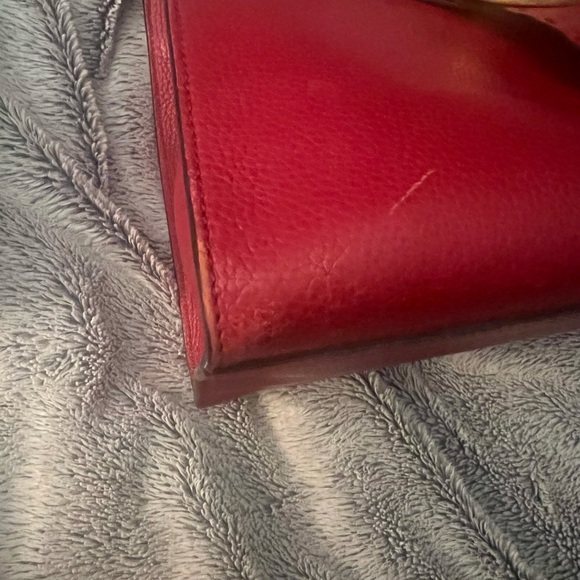 Gucci marmount handbag, has wear on corners, left side of bag and some scratches - Picture 4 of 6